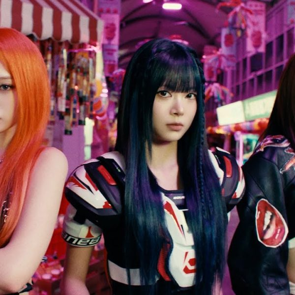 LE SSERAFIM – The World&hellip;