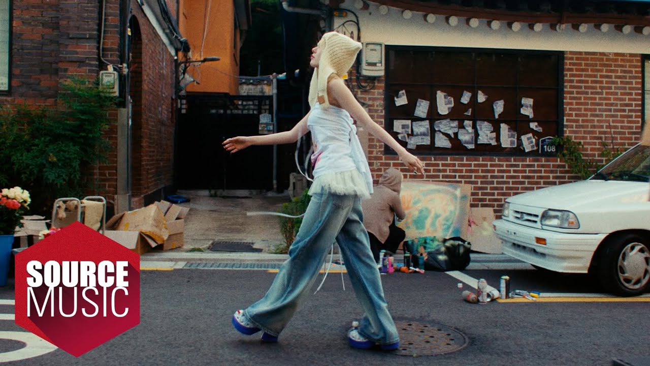 LE SSERAFIM – Chasing Lightning Lyrics | Romanization & Meaning