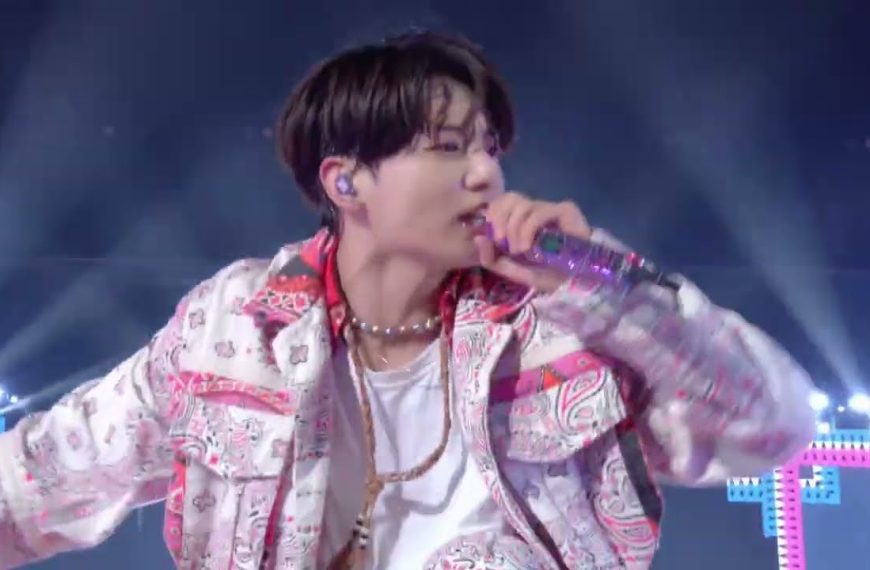 BTS – Stay Lyrics | Romanization & Meaning