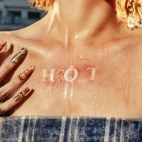 LE SSERAFIM HOT album cover