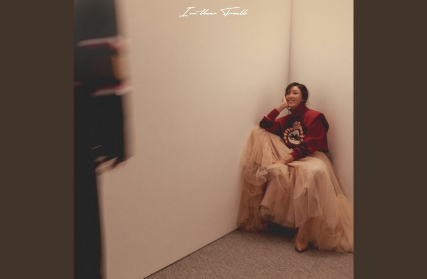 HWASA – In Autumn Lyrics | Romanized & Meaning